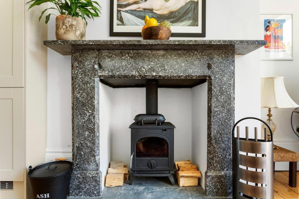 Luxurious Victorian, A Few Minutes From The Beach - Sleeps 2 Adults And Up To 3 Children Διαμέρισμα St Leonards-on-Sea Εξωτερικό φωτογραφία